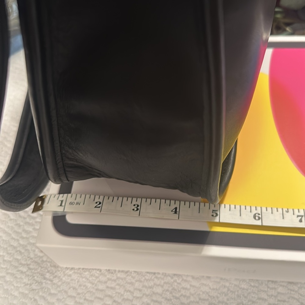 Iconic Coach
Legacy Black Leather Shoulder Bag. - Picture 13 of 14